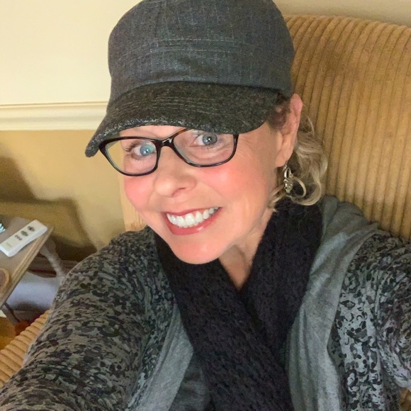 Meet your Posher, Christa - Picture 1 of 1